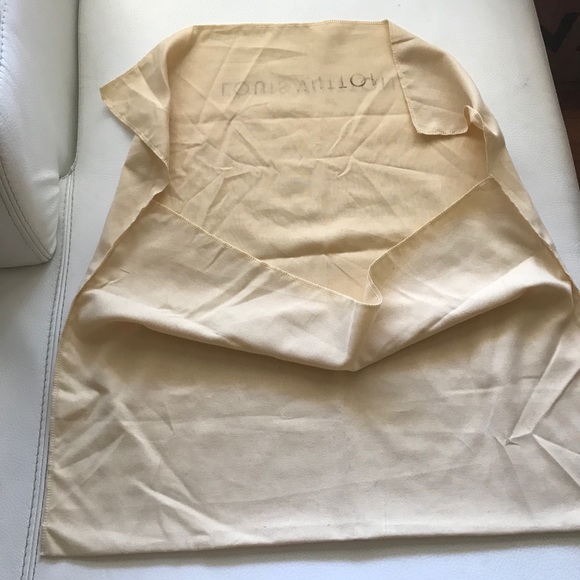 NewLOUIS VUITTON EnvelopeStorage Bag.Bag/Boots Offers accept.Willing to negotiat - Picture 7 of 10